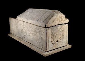 Art mérovingien : sarcophage de Charenton-sur-Cher