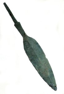 Mésopotamie : lance colossale inscrite au nom de « Lugal, roi de Kish ». Dynastie archaïque. 2600 av. J.-C. Du site de Tello.