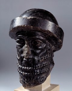 Mésopotamie : tête sculptée en diorite appelée Hammurabi. De Suse