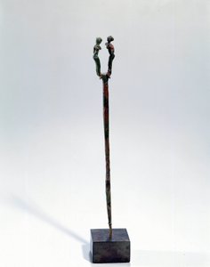 Art oriental : épingle à tête décorée de deux personnages. Objet en bronze, vers 3300 - 3200 av. J.-C. (période d