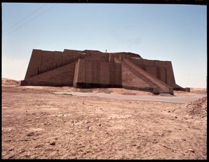 Vue de la ziggourat reconstruite, 2050 av. J.-C. - Mesopotamian Mesopotamian