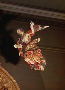 Un ange au-dessus du retable de la chapelle Saint-Joseph (bois peint)