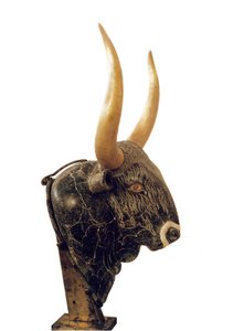 Art minoen : rhyton en forme de tête de taureau du Petit Palais de Cnossos en Crète. 1550-1500 av. J.-C. Héraklion, Musée archéologique - Minoan