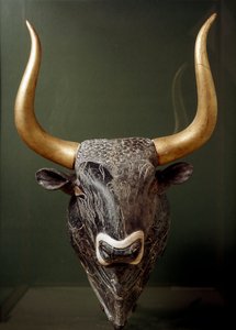 Art minoen : rhyton en forme de tête de taureau du Petit Palais de Cnossos en Crète. 1550-1500 avant J.-C. Héraklion, Musée Archéologique