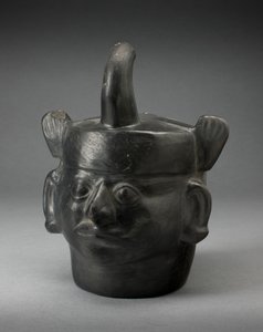 Vase à portrait en forme de règle portant une coiffe féline