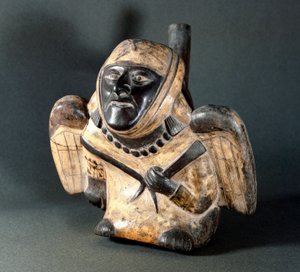 Art précolombien, culture mochica (Moche) : vase anthropomorphe représentant un homme ailé