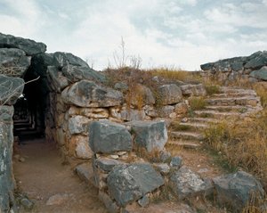 Art mycénien : passage couvert de la citadelle mycénienne, ville de Tirynthe, vers 1200 av. J.-C. Grèce