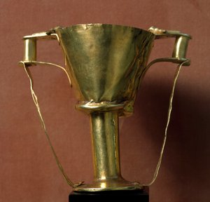 Art mycénien avec influences minoennes : calice en or à double anse appelé coupe de Nestor. 16e siècle av. J.-C. De la tombe IV de Mycènes