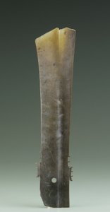 Ciseau fourchu (zhang), culture Qijia, vers 2500-2000 av. J.-C. (jade) - Neolithic Period Chinese School
