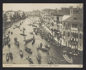 Gondoles sur le Grand Canal à Venise