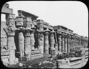Colonnade, Temple de Philae, Égypte, vers 1890