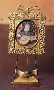 Reine Elizabeth I jouant du luth (miniature avec support en laiton)