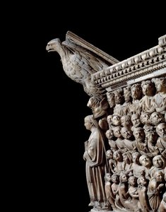 Art gothique : un aigle, détail des reliefs de la chaire