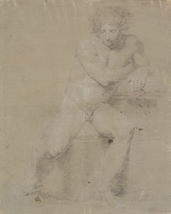 Modèle assis sur un plinthe avec un coussin. Vue de face. Main droite sous l