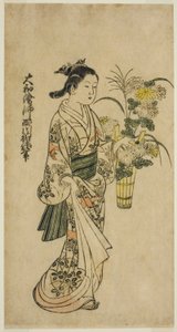 Jeune fille portant une composition florale