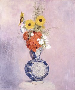 Bouquet de fleurs dans un vase bleu