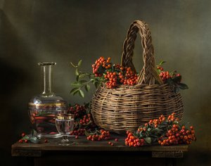Baies de la récolte et carafe à décanter