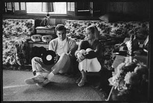 Burt Bacharach à la maison avec Angie Dickinson