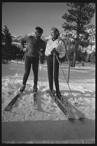Janet Leigh et Tony Curtis sur des skis aux Jeux Olympiques d