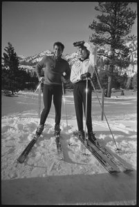 Janet Leigh et Tony Curtis sur des skis aux Jeux Olympiques d