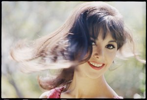 Marlo Thomas secouant ses cheveux