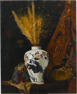 Fleurs dans un vase blanc