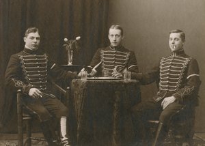 Trois jeunes cavaliers en uniforme, Malmö, Suède, années 1920 - Otto Ohm