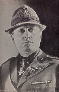 Album "Duce": Benito Mussolini en uniforme de milice - Pandimiglio Pandimiglio