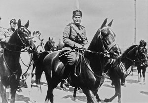 Album "Duce": Benito Mussolini à cheval avec son entourage à Rome - Pandimiglio Pandimiglio