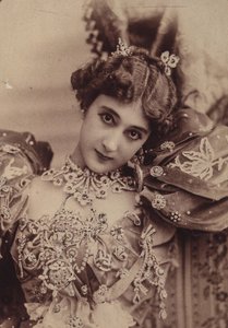 La Belle Otéro - Paris . Photo studio Reutlinger
