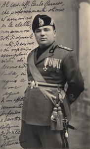 Album "MVSN- Chemises noires": Centurion de la Milice en uniforme complet, 05/1939