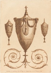 Trois vases classiques, un avec des ornements