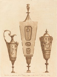 Deux vases classiques et une aiguière