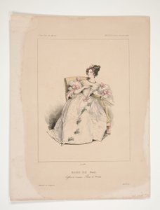 Robe de bal. Coiffure Jouenne, fleurs de Nattier.