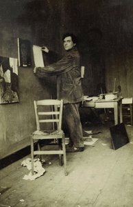 Amedeo Modigliani dans son atelier, vers 1915 (photo n/b) - Paul Guillaume