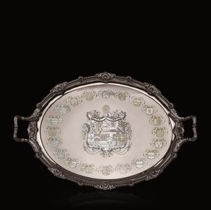 Plateau à thé George III avec gravure héraldique