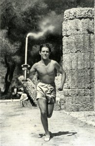 Konstantin Kondylis premier porteur de la flamme olympique pour les Jeux de Berlin