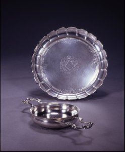 Passoire à orange George II, bol circulaire avec deux poignées en forme de coquille et de volute