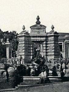 Fontaine dans le jardin du palais, 1895