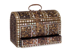 Rare coffret en laque avec tiroir intégré, commandé par les Portugais - Period Momoyama