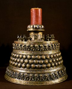 Art islamique : chandelier en bronze avec incrustations d