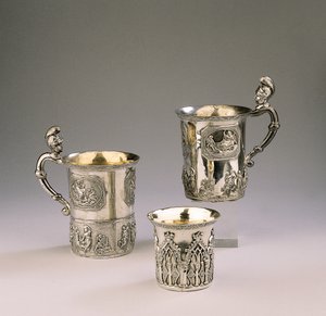 Deux tasses, 1830 et 1795, et un gobelet