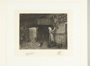 Femme remontant une horloge murale