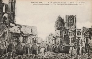 Ruines de la Halle aux Draps, Ypres, Belgique, après le bombardement pendant la Première Guerre mondiale