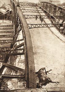 Percée des armées alliées en Galicie orientale : passerelle sur chemin de fer détruite par les Russes à Ternopil