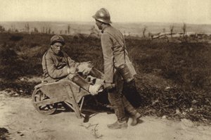Soldat français capturé transportant son camarade blessé dans une brouette, Première Guerre mondiale