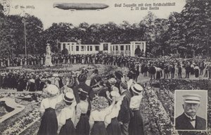 Graf Ferdinand von Zeppelin et son dirigeable LZ III au-dessus de Berlin - Photographer German