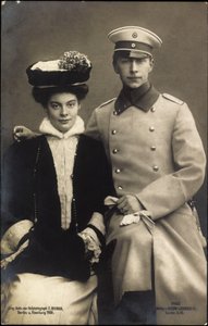 Princesse Cécilie avec Prince Guillaume, Manteau et Chapeau