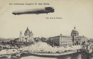 Zeppelin LZ III survolant Berlin - Photographer German