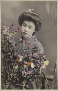 Fille japonaise avec des fleurs - Photographer Japanese